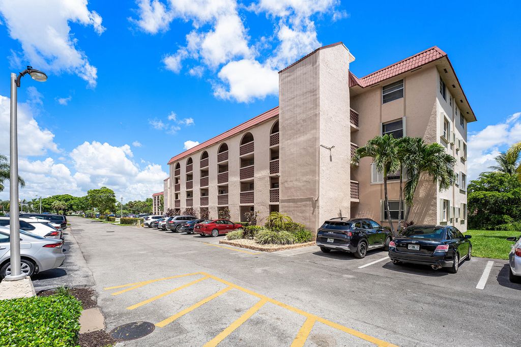 3251 Holiday Springs Boulevard 206, Margate, FL 33063