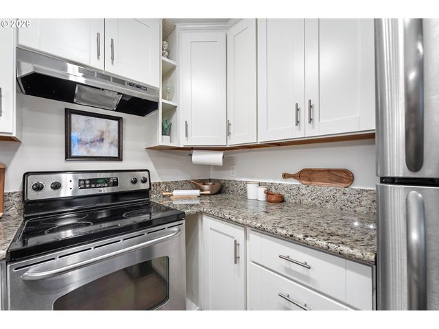 81 OSWEGO SUMMIT, Lake Oswego, OR 97035