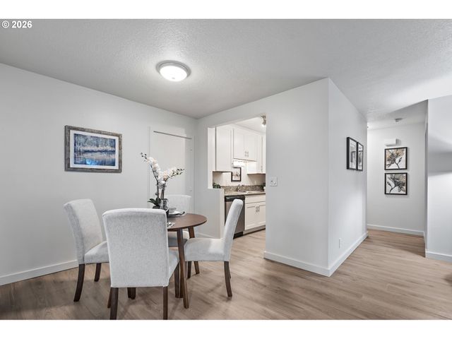 81 OSWEGO SUMMIT, Lake Oswego, OR 97035