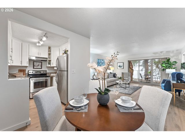 81 OSWEGO SUMMIT, Lake Oswego, OR 97035