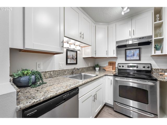 81 OSWEGO SUMMIT, Lake Oswego, OR 97035