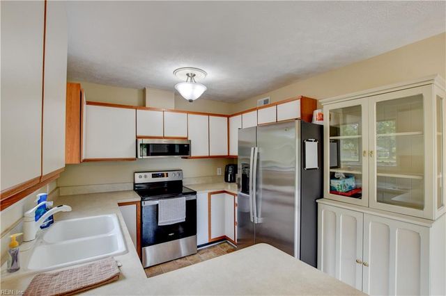 246 Hunts Neck RD, Poquoson, VA 23662