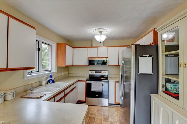 246 Hunts Neck RD, Poquoson, VA 23662