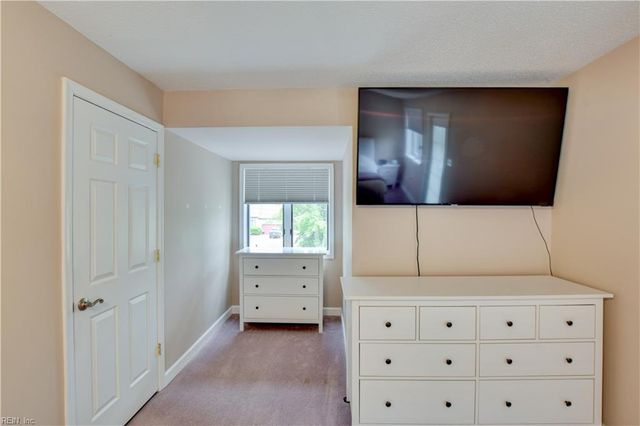 246 Hunts Neck RD, Poquoson, VA 23662