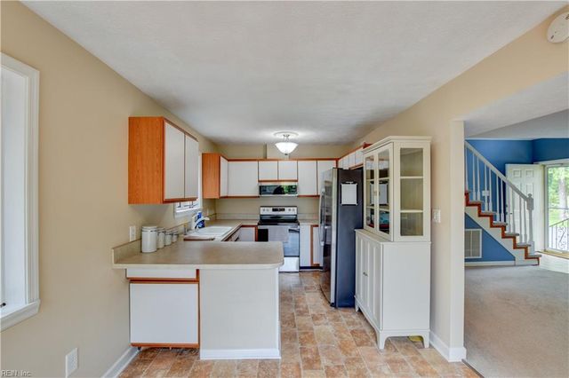 246 Hunts Neck RD, Poquoson, VA 23662