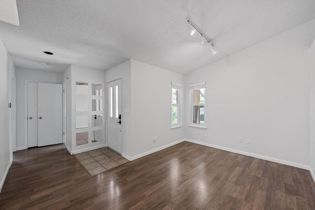 4000 Cortina DR, Austin, TX 78749