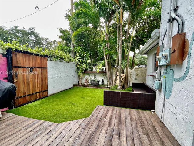 723 NE 62nd St TH-1, Miami, FL 33138