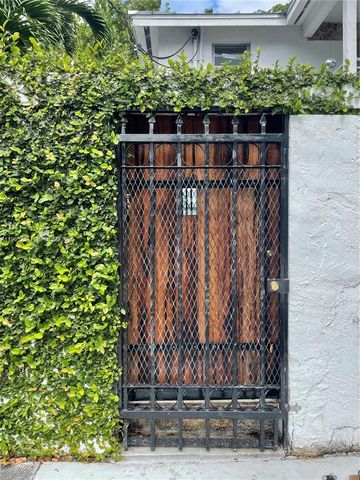 723 NE 62nd St TH-1, Miami, FL 33138