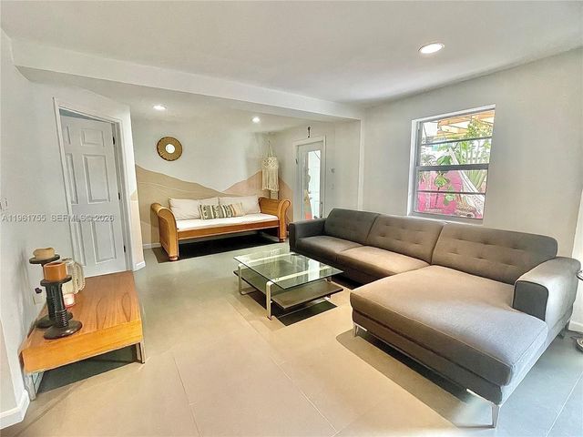 723 NE 62nd St TH-1, Miami, FL 33138