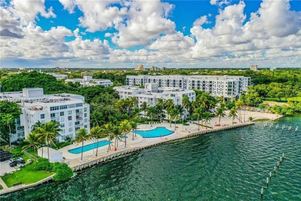 723 NE 62nd St TH-1, Miami, FL 33138