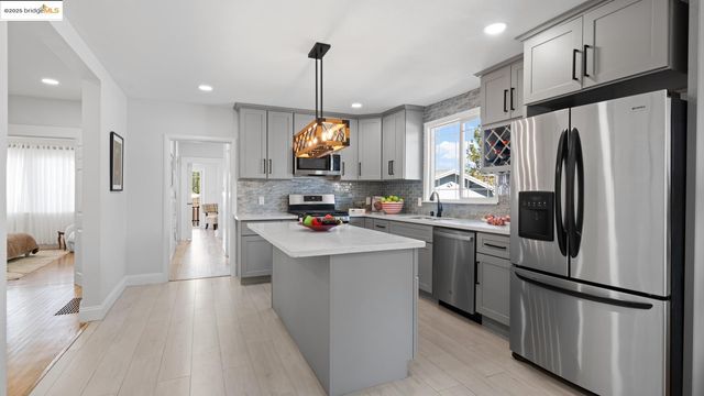 2231 38Th Ave, Oakland, CA 94601