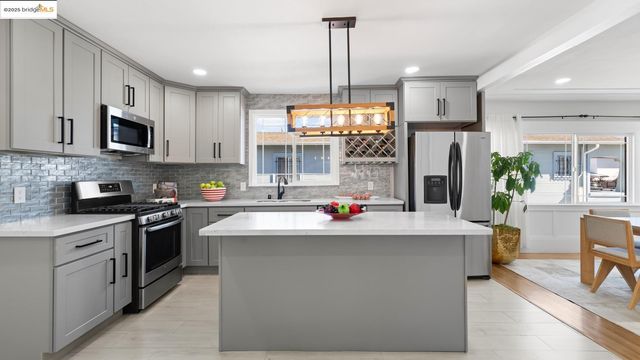 2231 38Th Ave, Oakland, CA 94601