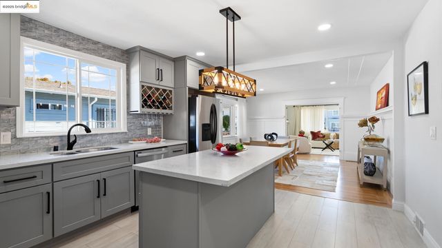 2231 38Th Ave, Oakland, CA 94601