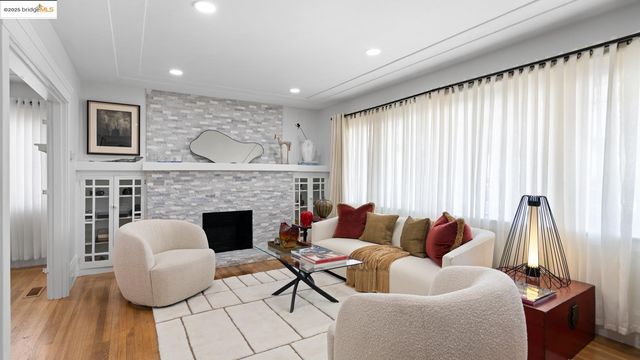 2231 38Th Ave, Oakland, CA 94601