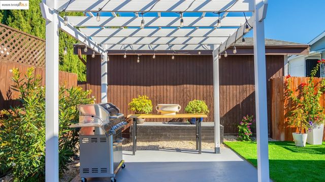 2231 38Th Ave, Oakland, CA 94601