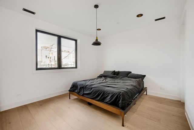 1648 W Diversey Parkway 2E, Chicago, IL 60614