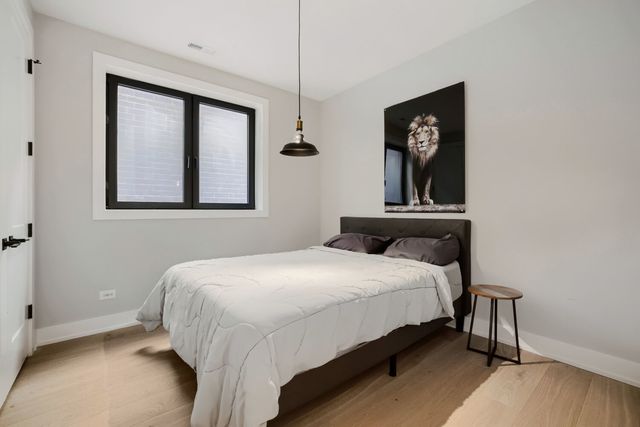 1648 W Diversey Parkway 2E, Chicago, IL 60614