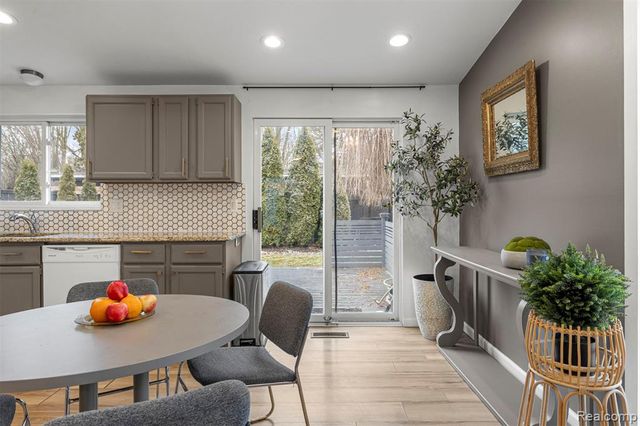 29890 Everett Street, Southfield, MI 48076