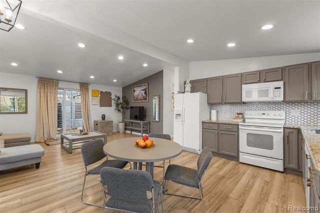 29890 Everett Street, Southfield, MI 48076