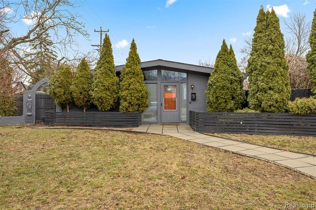 29890 Everett Street, Southfield, MI 48076