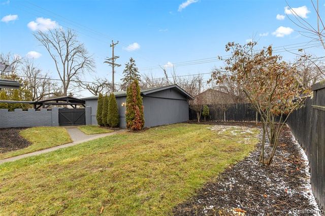 29890 Everett Street, Southfield, MI 48076