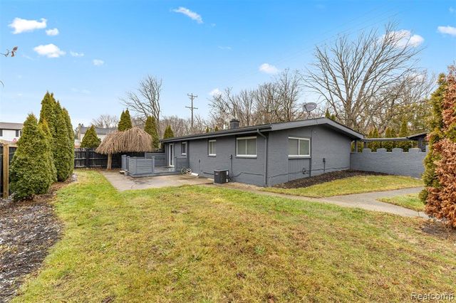 29890 Everett Street, Southfield, MI 48076