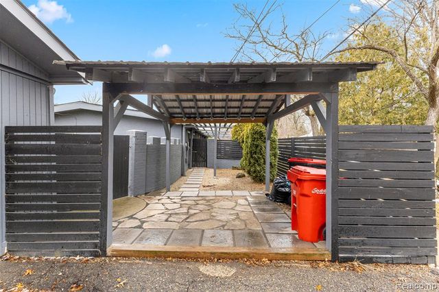 29890 Everett Street, Southfield, MI 48076