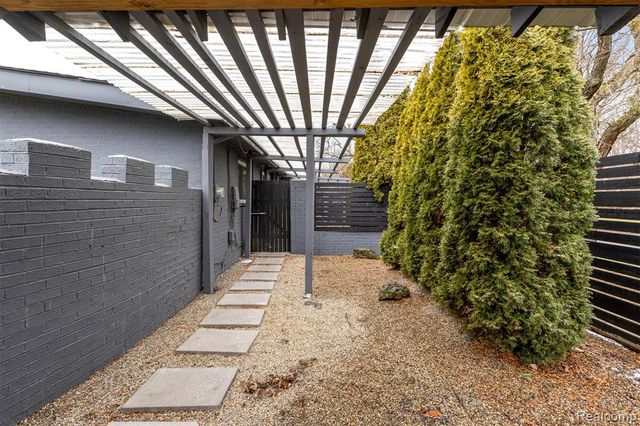 29890 Everett Street, Southfield, MI 48076