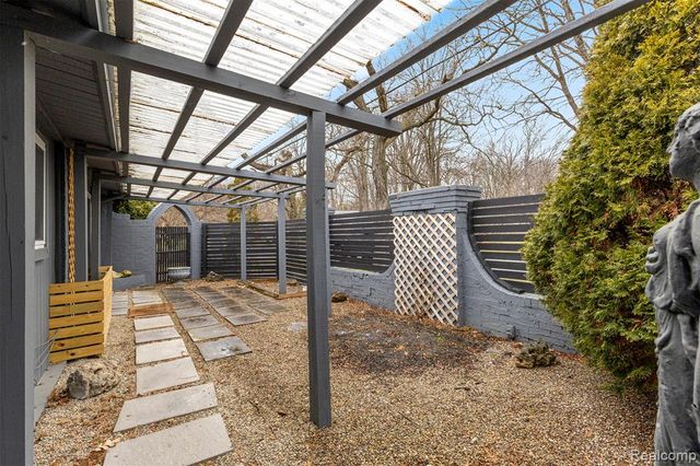 29890 Everett Street, Southfield, MI 48076