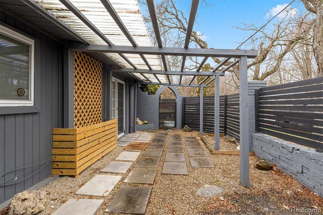 29890 Everett Street, Southfield, MI 48076