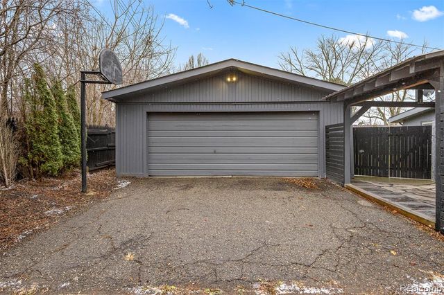 29890 Everett Street, Southfield, MI 48076