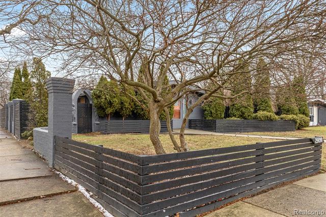 29890 Everett Street, Southfield, MI 48076