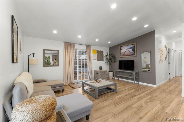 29890 Everett Street, Southfield, MI 48076