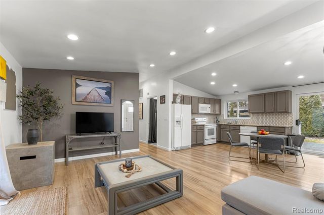 29890 Everett Street, Southfield, MI 48076