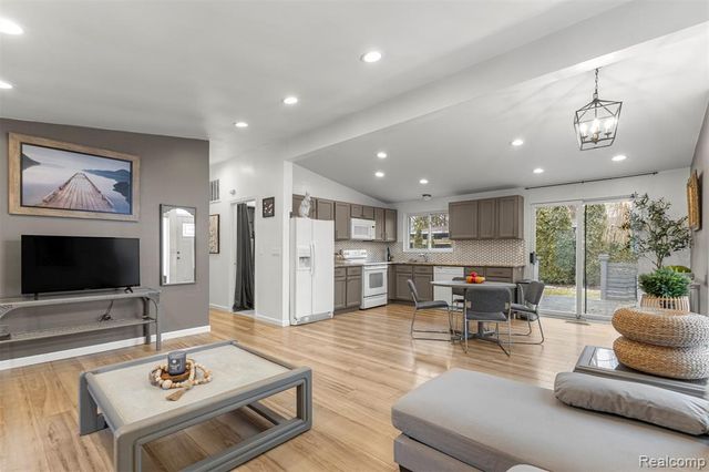 29890 Everett Street, Southfield, MI 48076