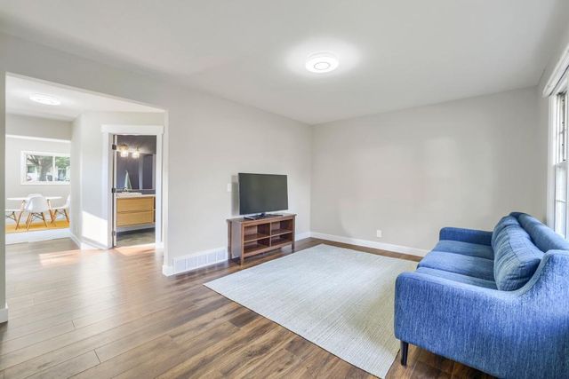 3694 Upper 73rd Street E, Inver Grove Heights, MN 55076