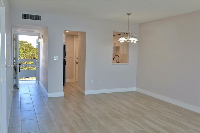 3000 Marcos Dr P410, Aventura, FL 33160