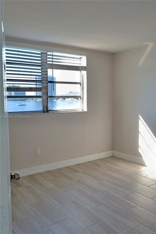 3000 Marcos Dr P410, Aventura, FL 33160