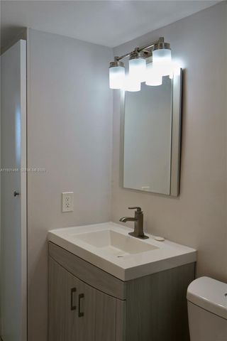 3000 Marcos Dr P410, Aventura, FL 33160