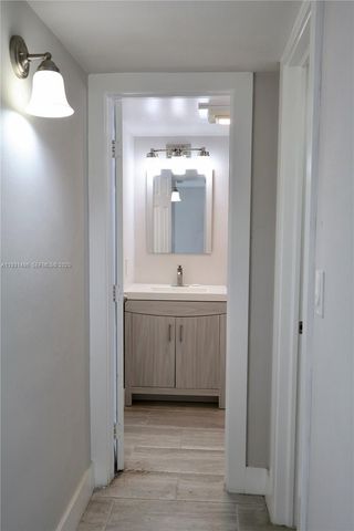 3000 Marcos Dr P410, Aventura, FL 33160