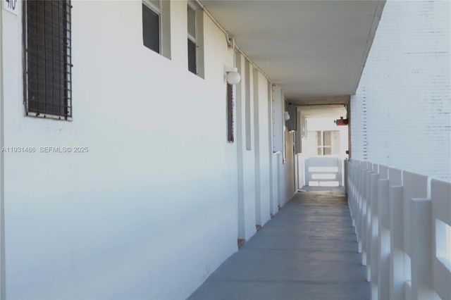 3000 Marcos Dr P410, Aventura, FL 33160