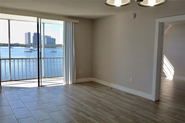 3000 Marcos Dr P410, Aventura, FL 33160