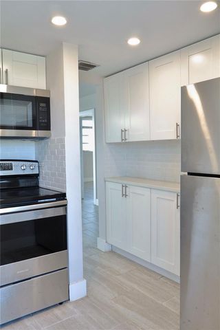 3000 Marcos Dr P410, Aventura, FL 33160