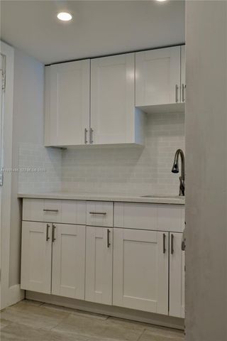 3000 Marcos Dr P410, Aventura, FL 33160