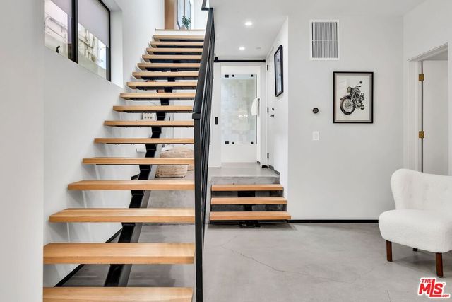 611 Broadway Street, Venice, CA 90291