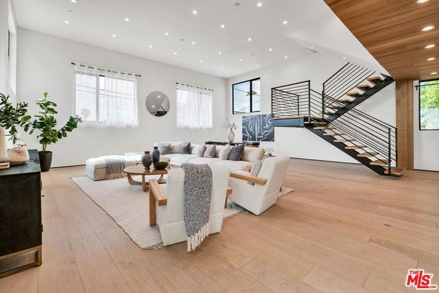 611 Broadway Street, Venice, CA 90291