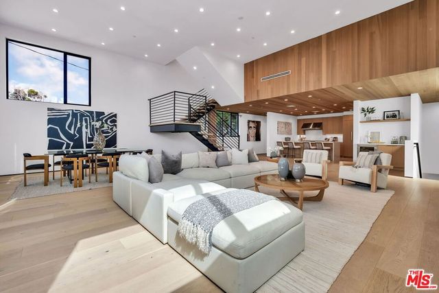 611 Broadway Street, Venice, CA 90291