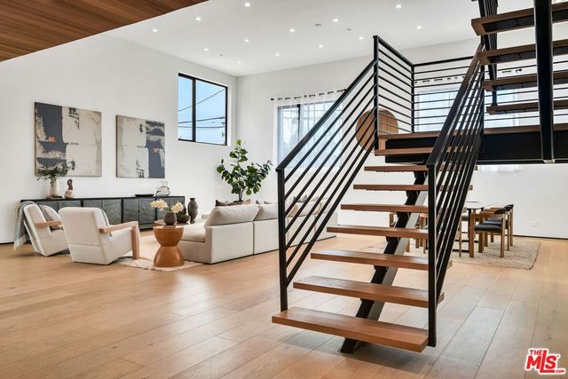 611 Broadway Street, Venice, CA 90291
