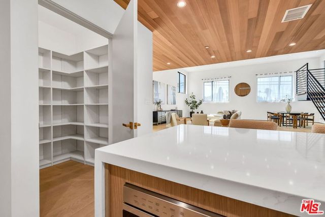 611 Broadway Street, Venice, CA 90291