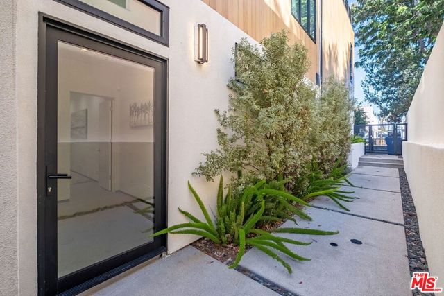 611 Broadway Street, Venice, CA 90291